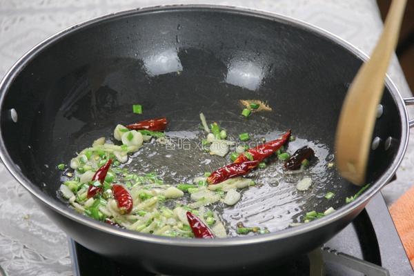 干豇豆炒腊肉 的做法图解2