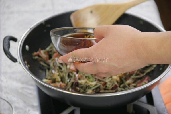 干豇豆炒腊肉 的做法图解5