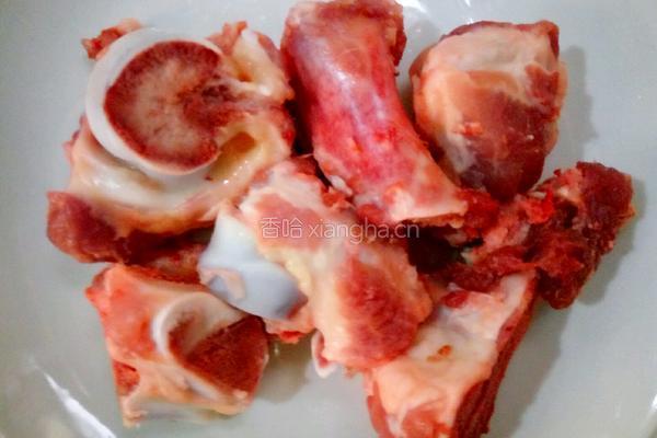 红枣黑豆大骨汤的做法图解1