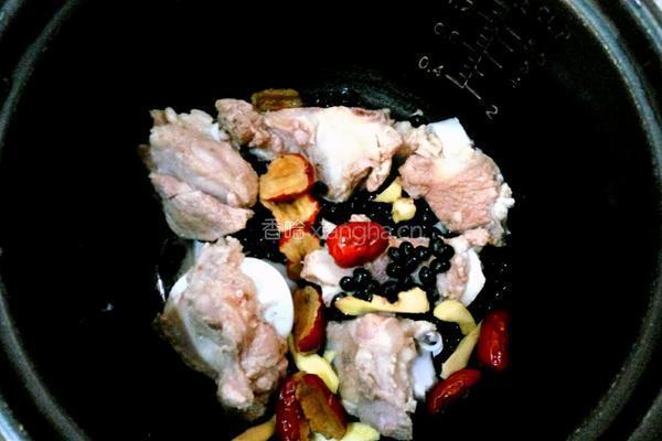 红枣黑豆大骨汤的做法图解5