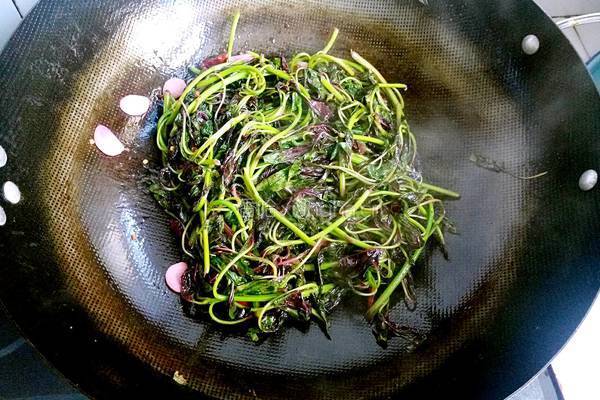 炝炒苋菜的做法图解5