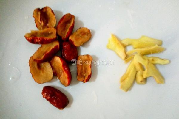 黑豆眉豆猪皮汤的做法图解2