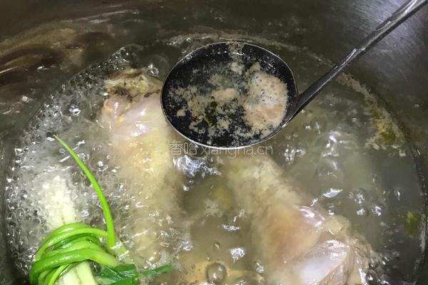 海鲜菇拌鸡腿的做法图解4