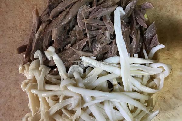 海鲜菇拌鸡腿的做法图解9