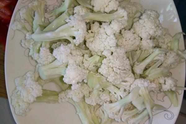 花菜炒肉的做法图解1