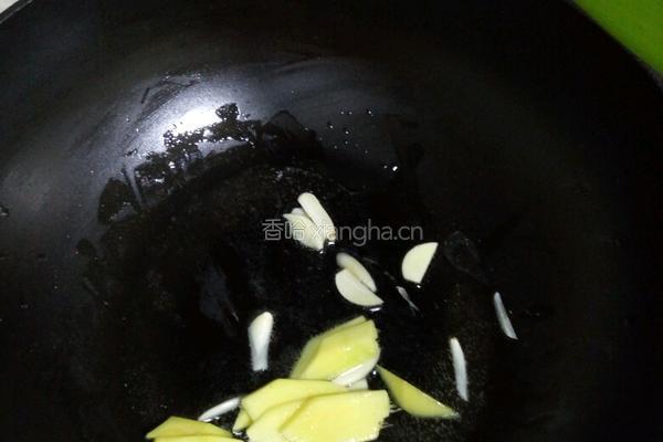 青红椒炒蟹味菇的做法图解8