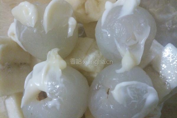 香蕉荔枝沙拉的做法图解5