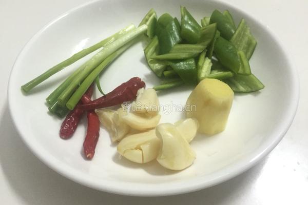 油豆腐炒肉片的做法图解2