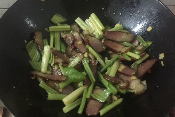 香芹炒腊肉的做法图解7