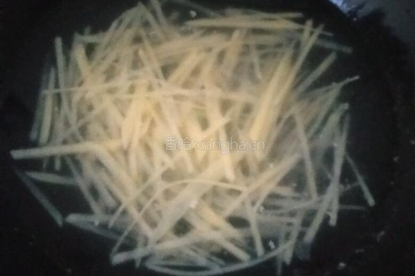 凉拌洋葱土豆的做法图解3
