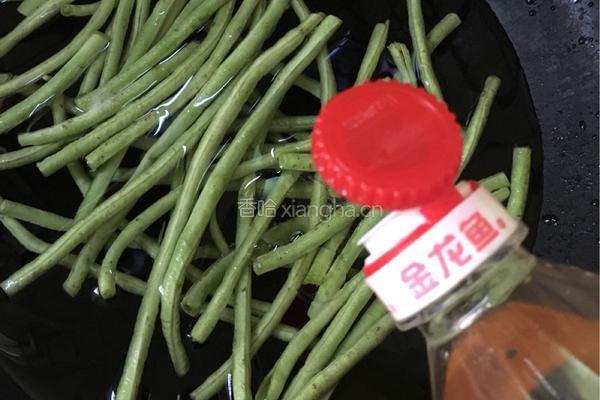 凉拌长豆角的做法图解3