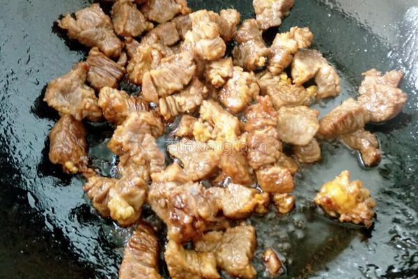 红烧牛肉炖土豆的做法图解7