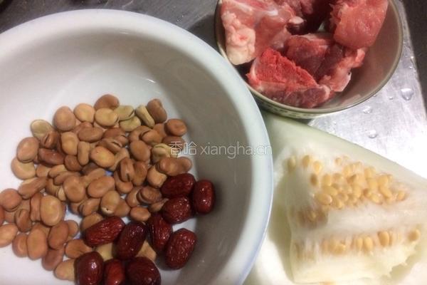 蚕豆红枣冬瓜大骨汤的做法图解1