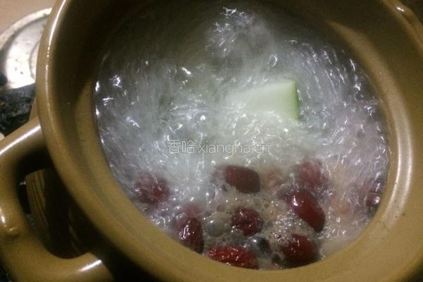 蚕豆红枣冬瓜大骨汤的做法图解6