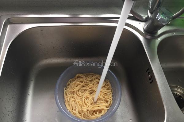 圣女果培根意大利面的做法图解5