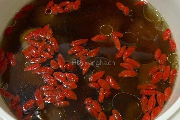 双菇枸杞猪骨炖汤的做法图解8