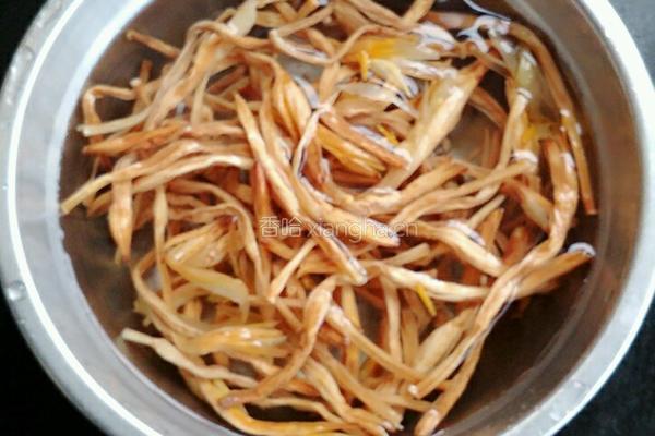 金针云耳蒸滑鸡的做法图解2