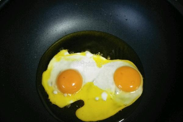 鸡蛋黄瓜蛋包饭的做法图解4