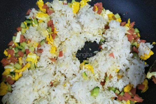 鸡蛋黄瓜蛋包饭的做法图解6