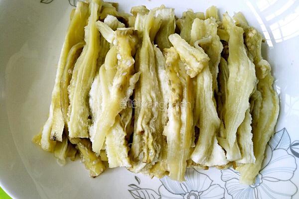 蒜香手撕茄子的做法图解3