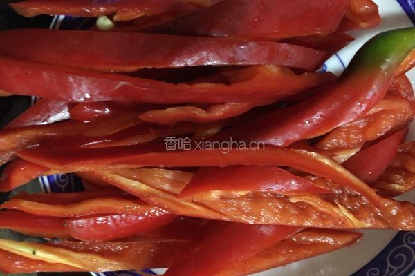 洋葱炒腊肠的做法图解3