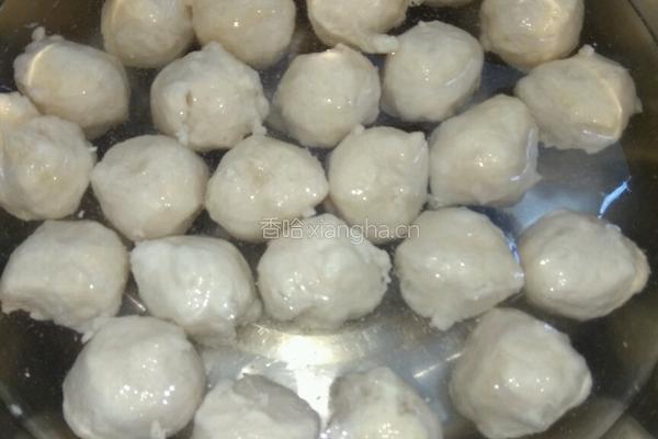 椒盐墨鱼丸的做法图解1