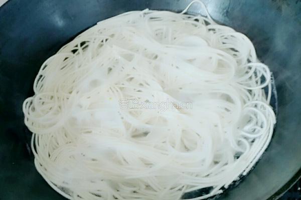 腊味炒面的做法图解2