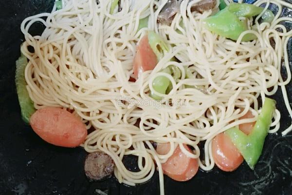 腊味炒面的做法图解6