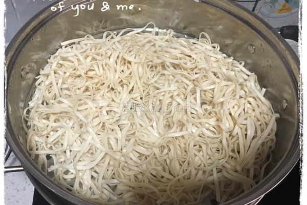 西红柿豆角蒸卤面的做法图解3