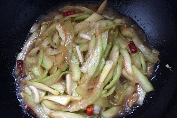 家常炒西瓜皮的做法图解5