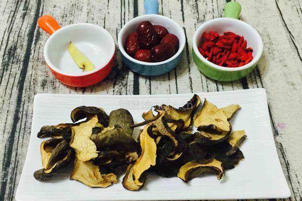 牛肝菌土鸡汤的做法图解1