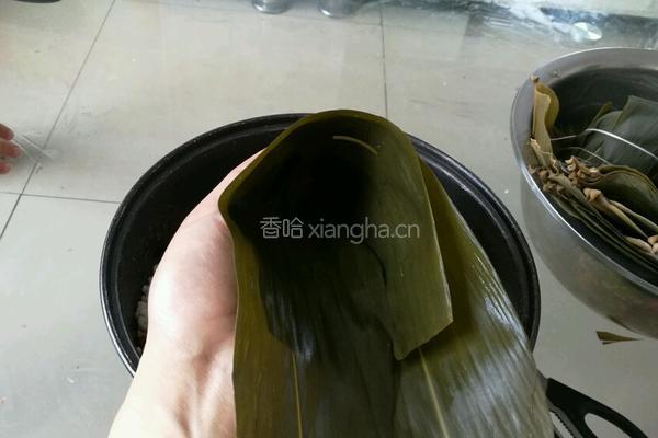 红豆花生糯米粽的做法图解6