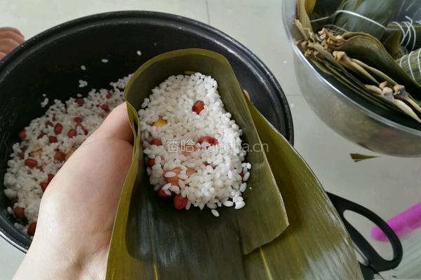 红豆花生糯米粽的做法图解7