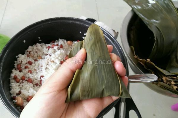 红豆花生糯米粽的做法图解8