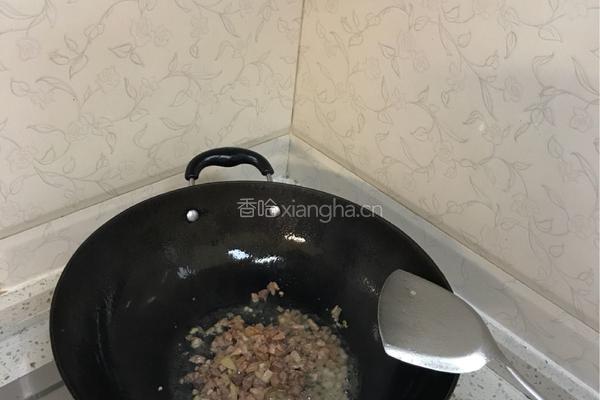 火腿洋芋四季豆焖饭的做法图解3