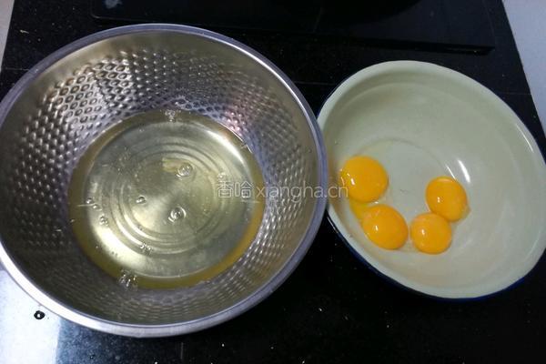 红豆沙蛋糕卷的做法图解1