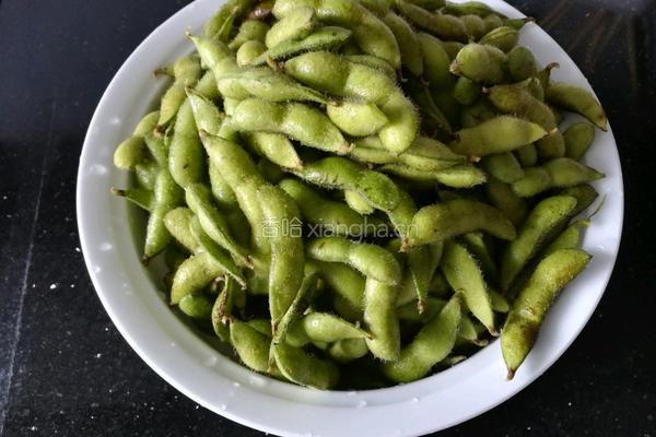 水煮毛豆的做法图解2