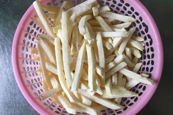 炸冰冻薯条的做法图解2