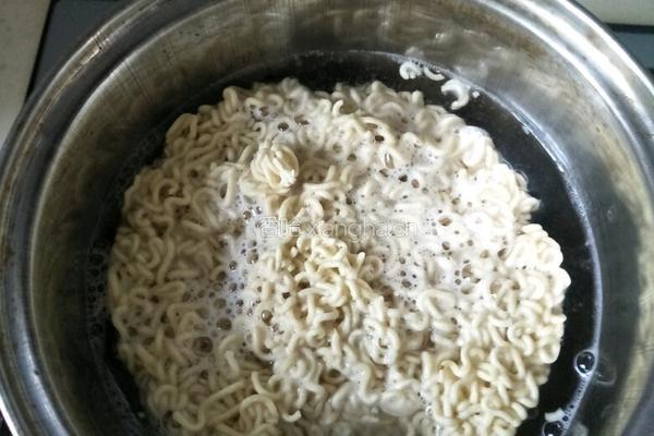 炒方便面的做法图解2
