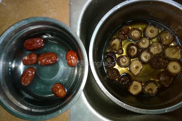 老母鸡香菇汤的做法图解2