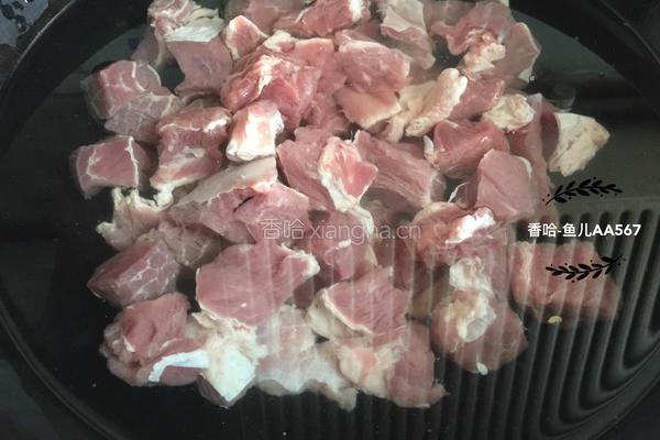 牛肉焖饭的做法图解1