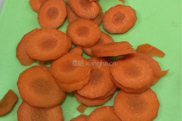 胡萝卜海螺花卷的做法图解3