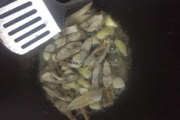 咸鱼茄子煲的做法图解3