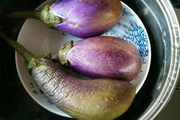 凉拌手撕茄子的做法图解1