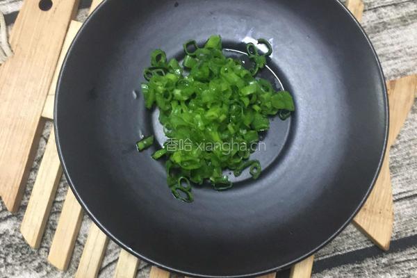 剁椒皮蛋拌豆腐的做法图解7