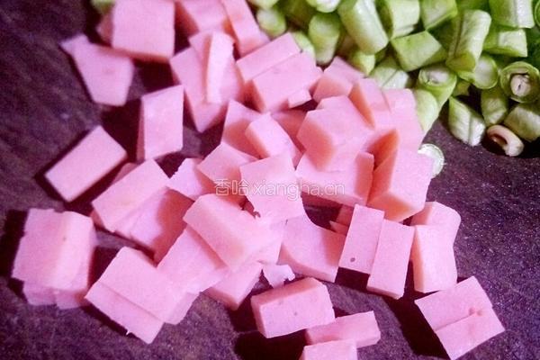 豆角火腿炒饭的做法图解2