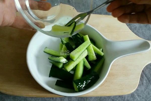 腌黄瓜的做法图解3