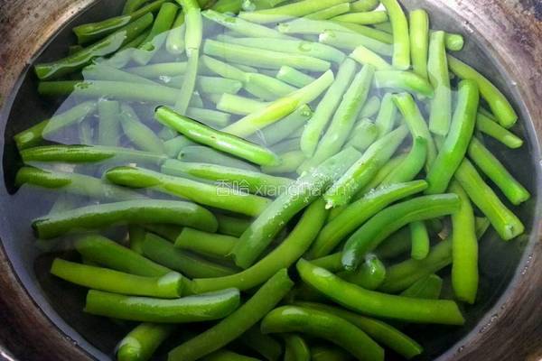 咸菜炒四季豆的做法图解3