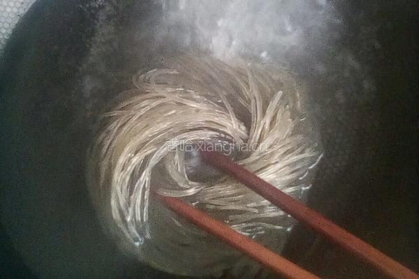 粉丝蛋花浇蒜蓉的做法图解1