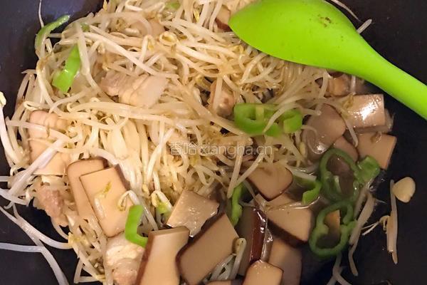 绿豆芽炒鸡蛋干的做法图解4